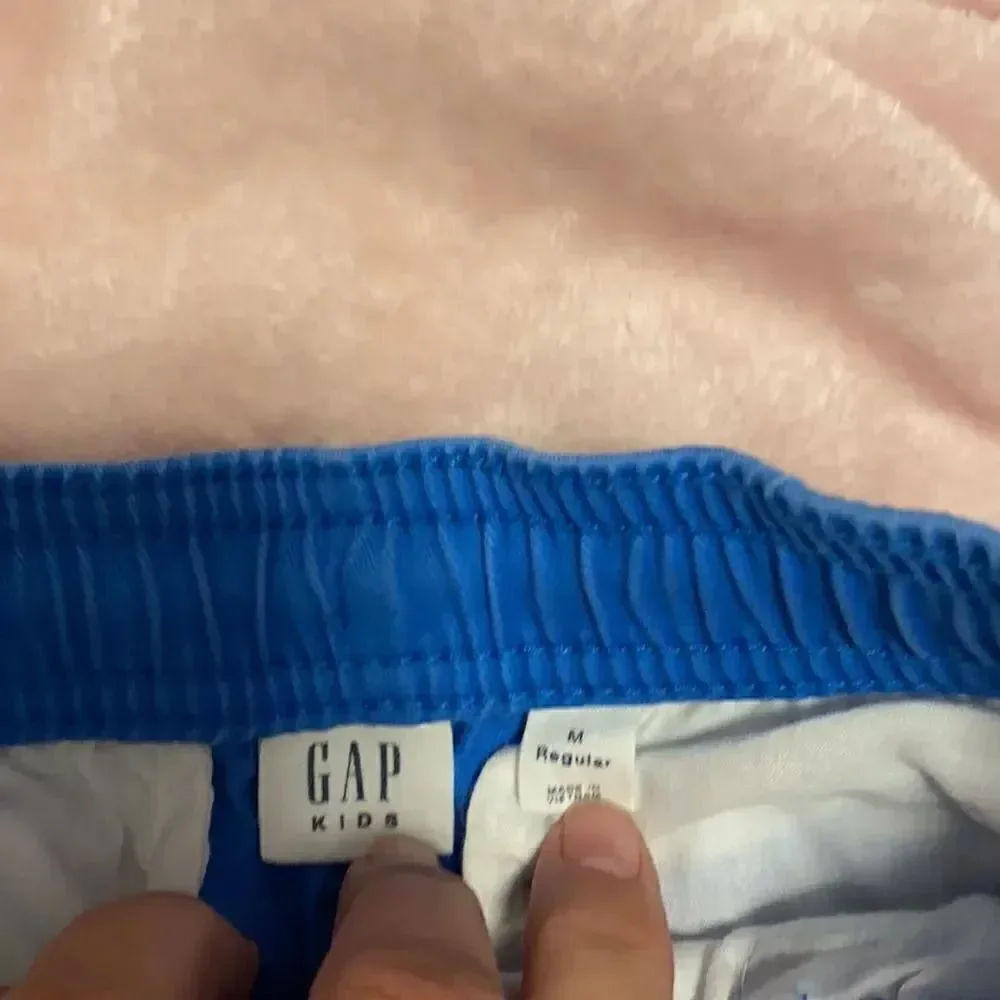 Barely worn Gap kids size 8 shorts.